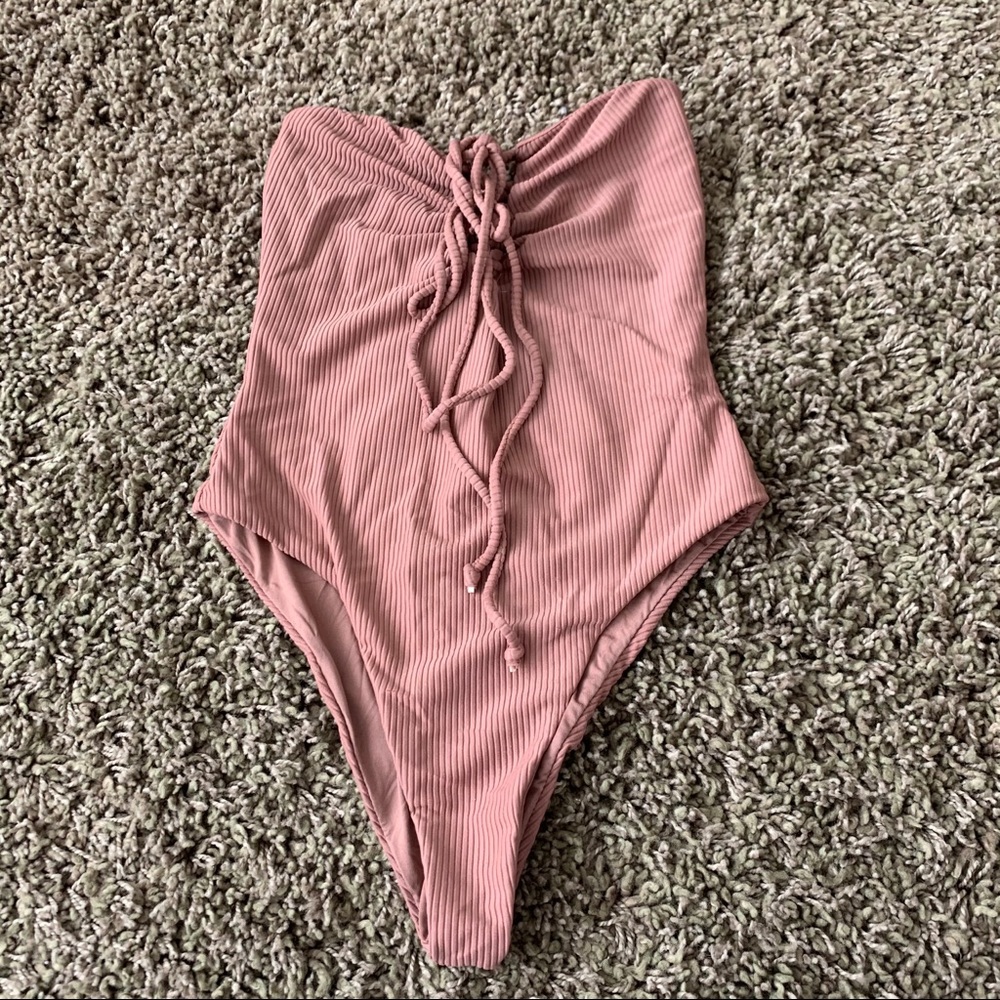 Tobi Ribbed Strapless One Piece Swimsuit in Dusty Rose S